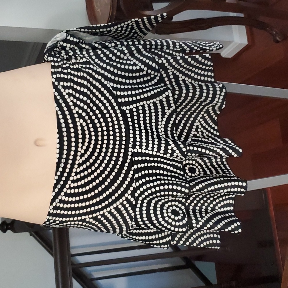 Victoria's Secret bikini coverup skirt. Size Medium - Picture 2 of 4